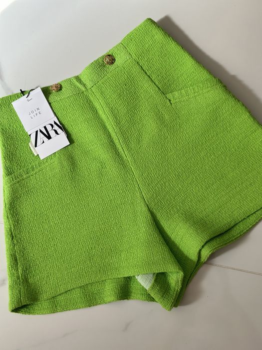 Zara къси панталонки от туид с висока талия с етикет