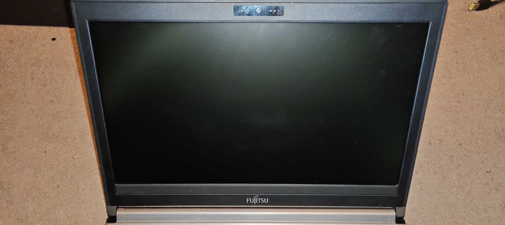 Laptop Fujitsu E736 Intel Core I5 6300U  8gb ddr4  display 13,3inch hd