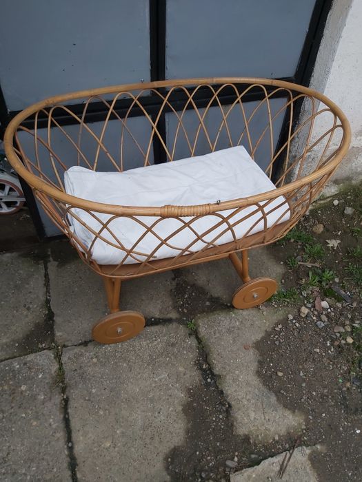 Pătuț bebeluși lemn