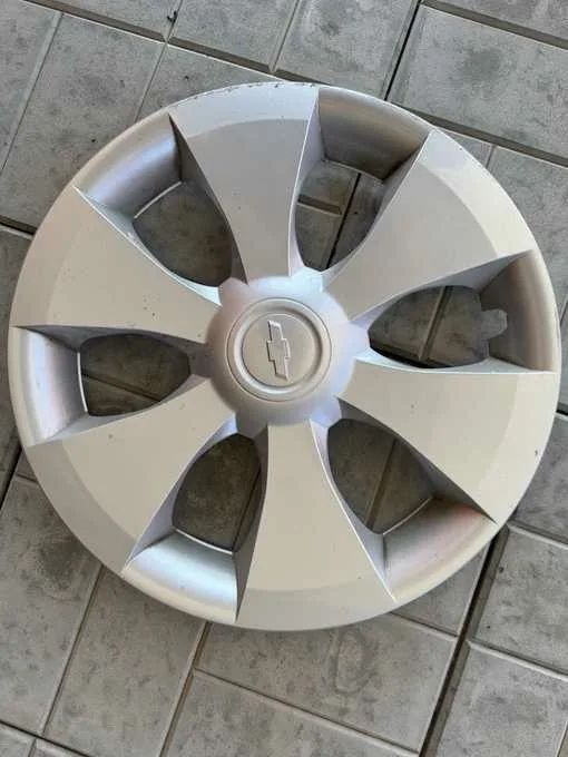 Продам 2 колпака на шевроле