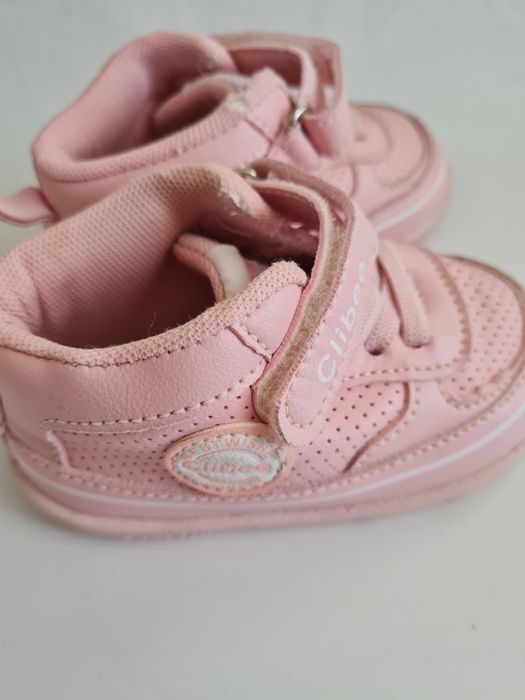 Продам ботинки для девочек