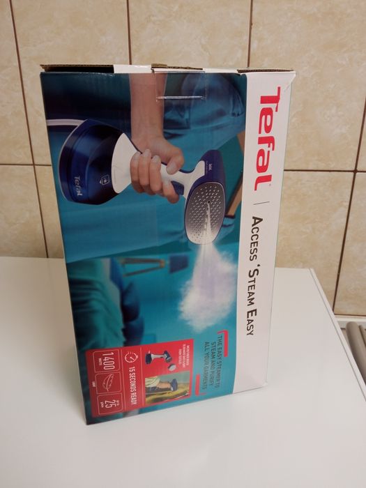 Aparat de calcat cu aburi vertical Tefal