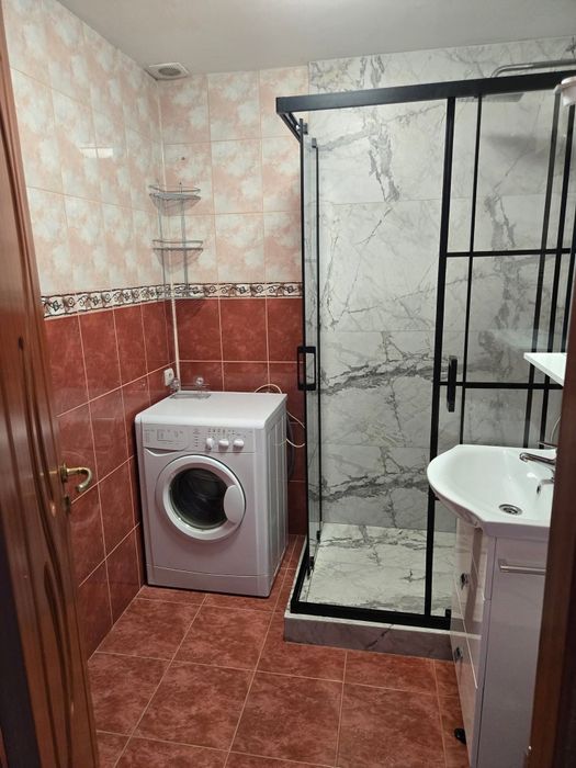 Dau în chirie apartament