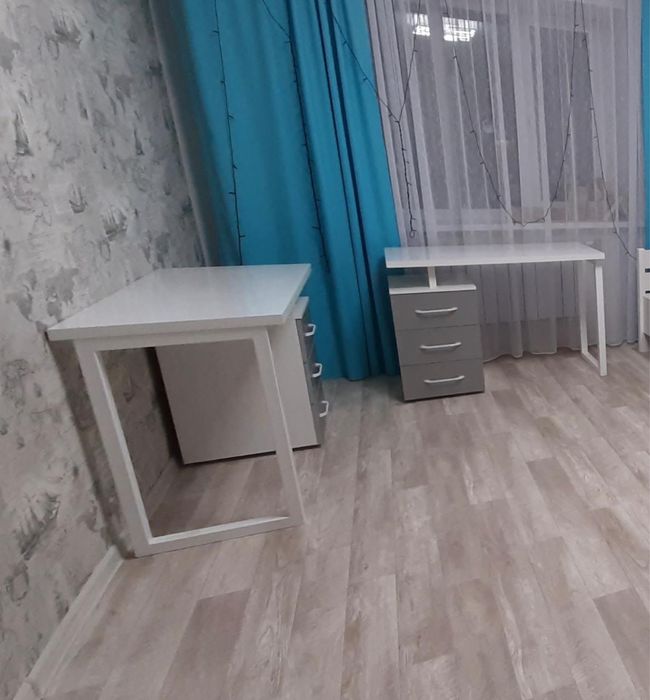 Детскии писменный стол  20 тысяч тенге