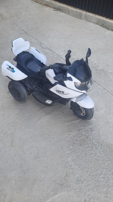 Продам машинку детскую