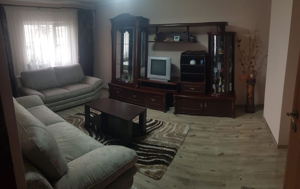 Apartament 4 camere de închiriat