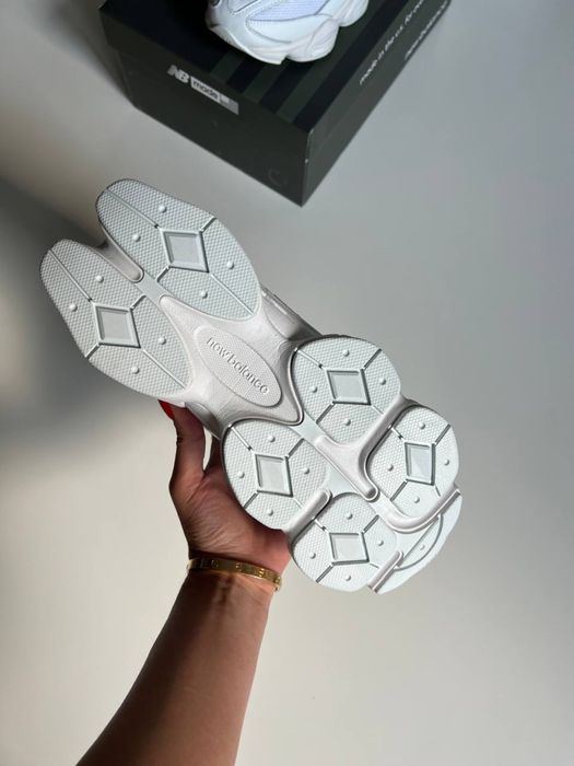 New Balance 9060 - Triple White