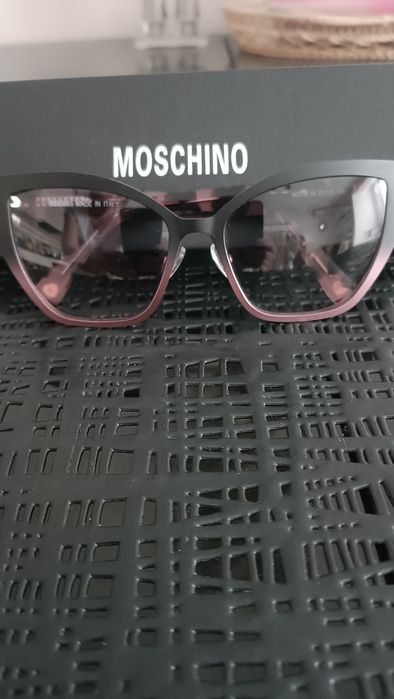 Продаю новые очки Moschino
