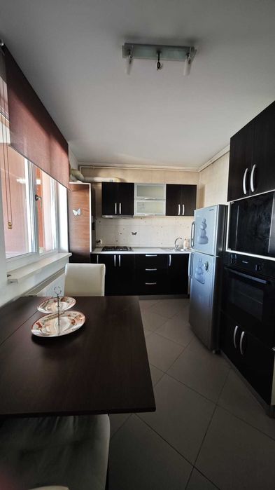 Proprietar, ofer spre inchiriere apartament cu 2 camere, plus terasa tip rooftop