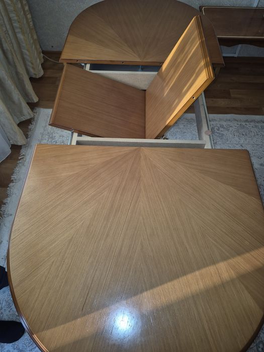 Продаю деревянный раскладной стол