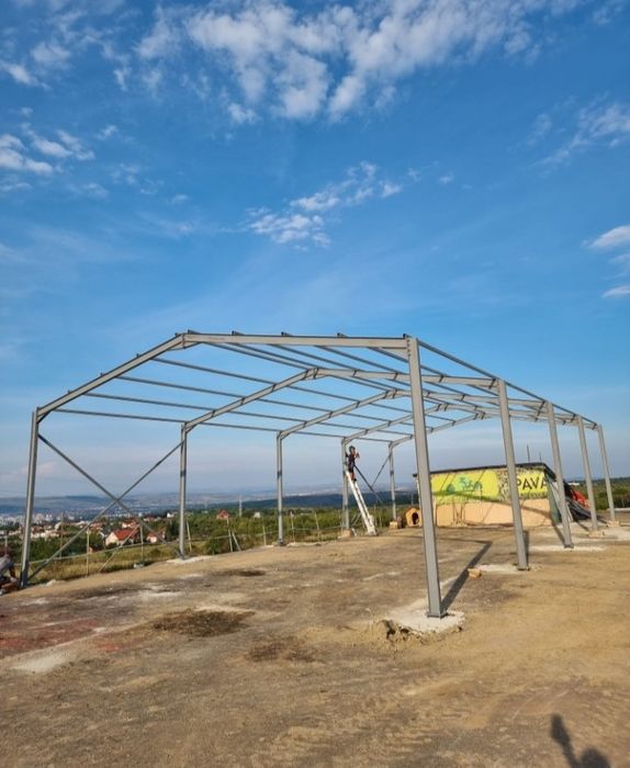 Van Hala Metalica 10x15 din profile cu țeava pe acoperiș la pret redus