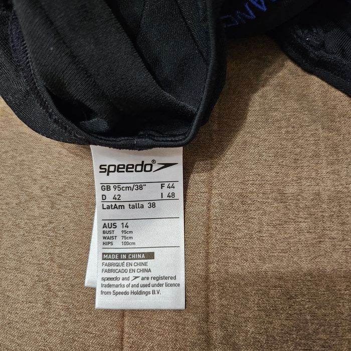 Нови бански Arena,  Speedo,  Triumph