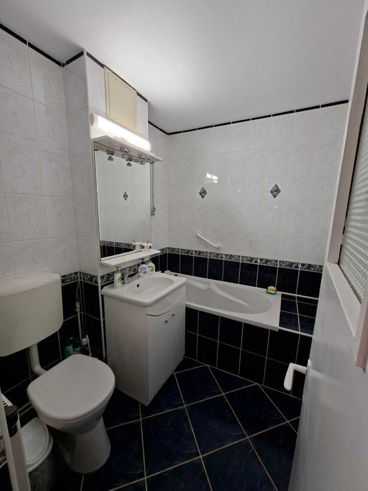 Inchiriez apartament 3 camere, zona Valea Aurie