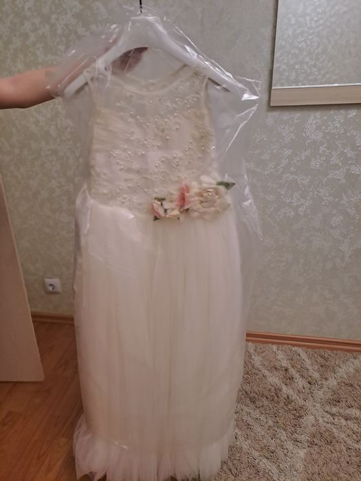 Продам белое платье