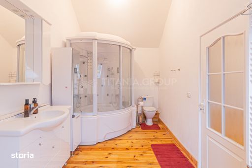 Vila in Poiana Brasov cu teren generos 1600mp, 2 corpuri de casa