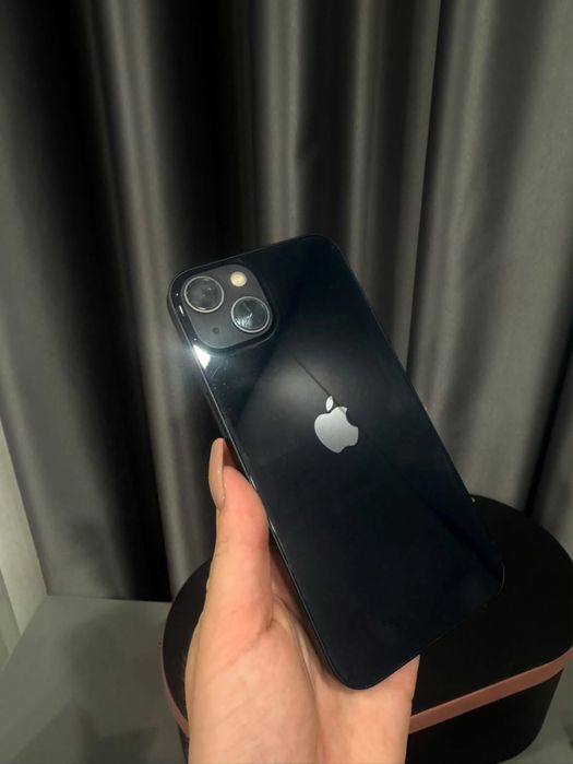 Продам Iphone 13