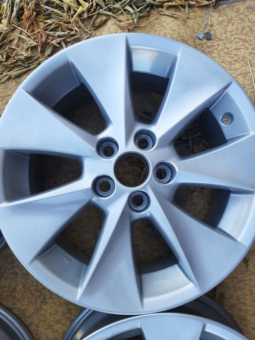 Продам диски р17. Тойота оригенал.