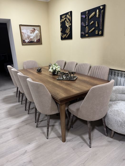 Большой обеденный стол на 12 персон + 12 мягких стульев