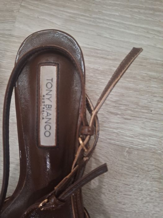 Slingbacks Tony Bianco cu barete multiple, mărimea 37, maro ciocolatiu