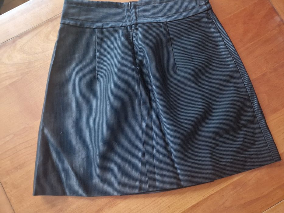 Fusta scurta eleganta cu pliu in fata Zara mas S