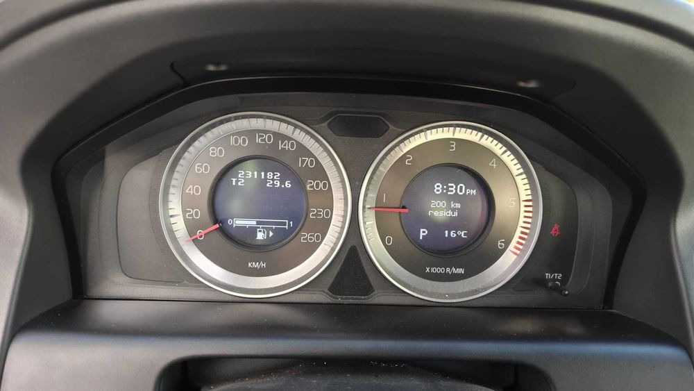 Volvo XC60, 2.0d, cu 5 pistoane, euro5 automat, 163cp - 2 chei - stare excelenta