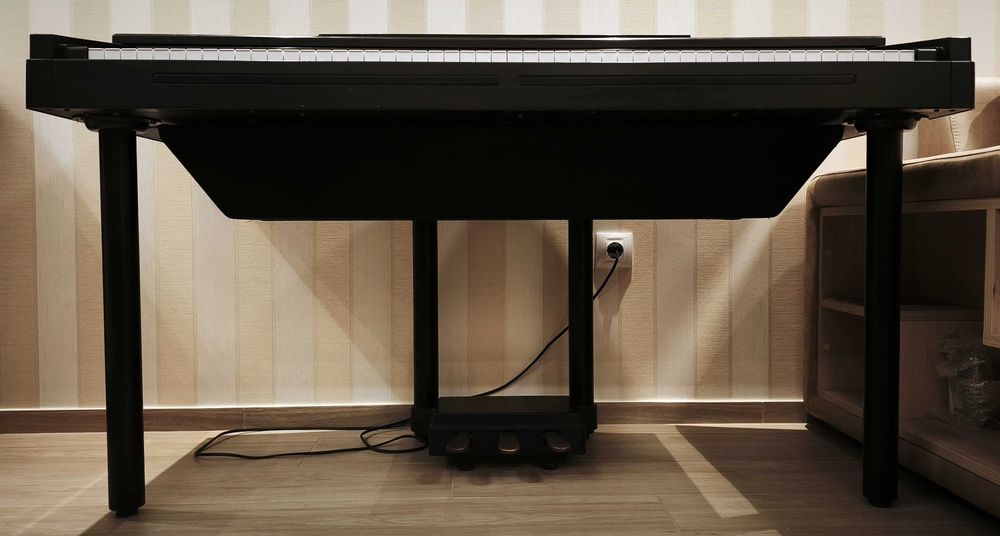 продавам дигитално пиано YAMAHA CLAVINOVA CVP-70 с съответното столче