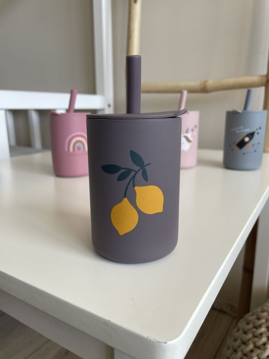 Силиконова чашка със сламка и капаче за бебе или дете