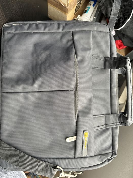 Geantă de umăr pentru laptop serioux