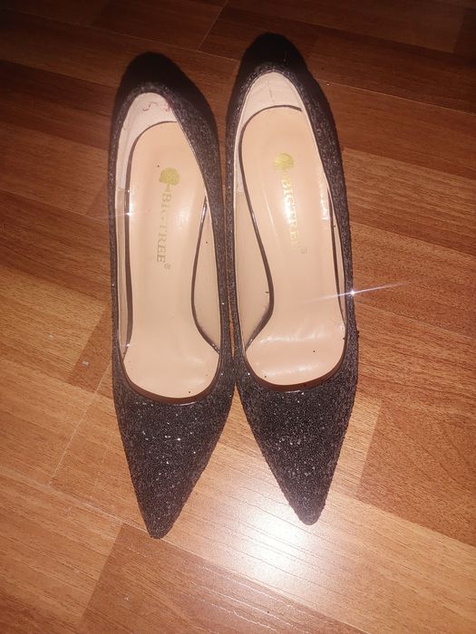 Туфли на каблуках