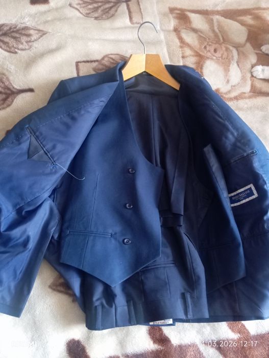 Продам школьный костюм б./у  .За 5.000