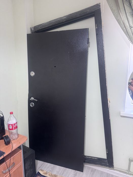 Дверь входная  в хорошоем состяний