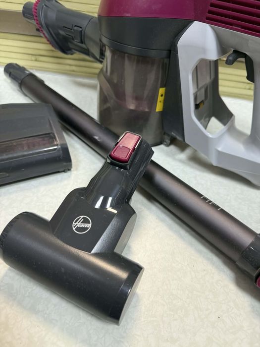 Вертикална прахосмукачка Hoover HF1