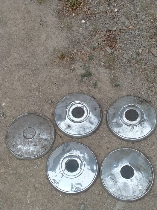 Колпаки для машины.