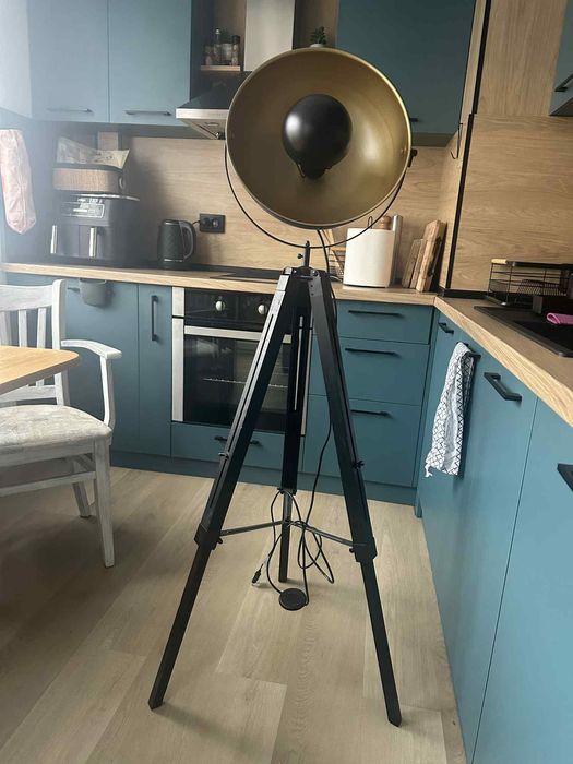 Лампа трипод прожектор