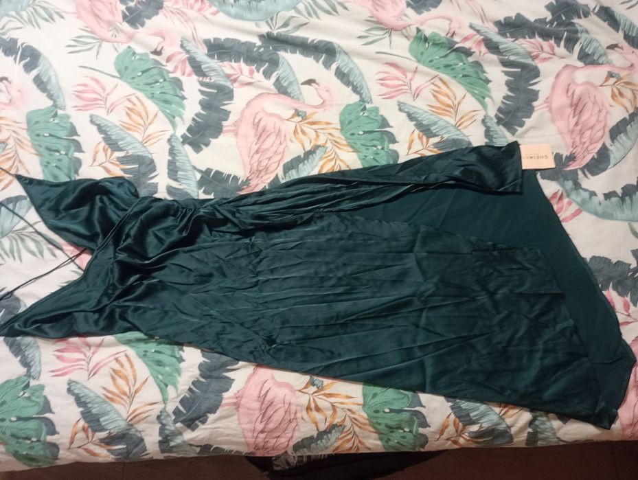 Зелена дамска рокля сатен