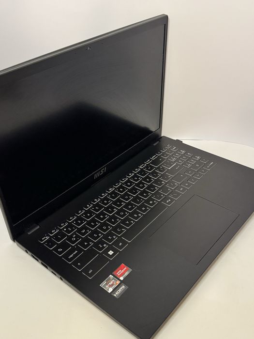 Продавам лаптоп MSI Modern 15 B7M