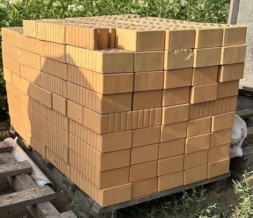 Продам кирпич (остаток)