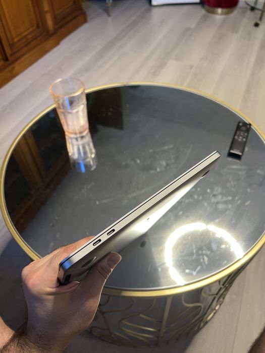 Macbook Pro 13 Touchbar Retina 2021  256GB SSD - 77 cicluri ca nou