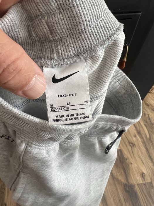 Nike Kids size M 137-147