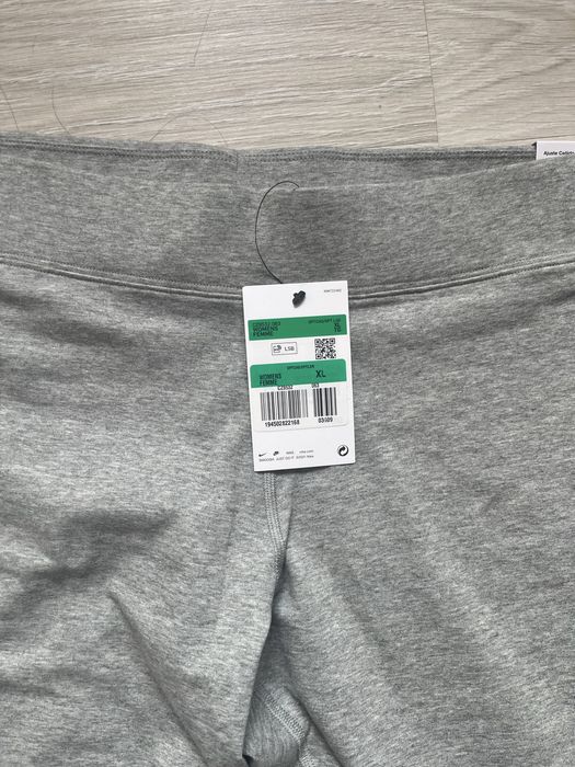 Чисто нов клин Nike XL размер