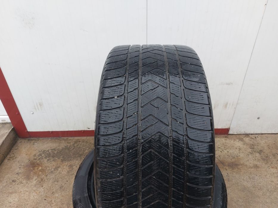 250 lei bucata! Doua anvelope M+S/IARNA 325 35 r22 Pirelli dot 2021