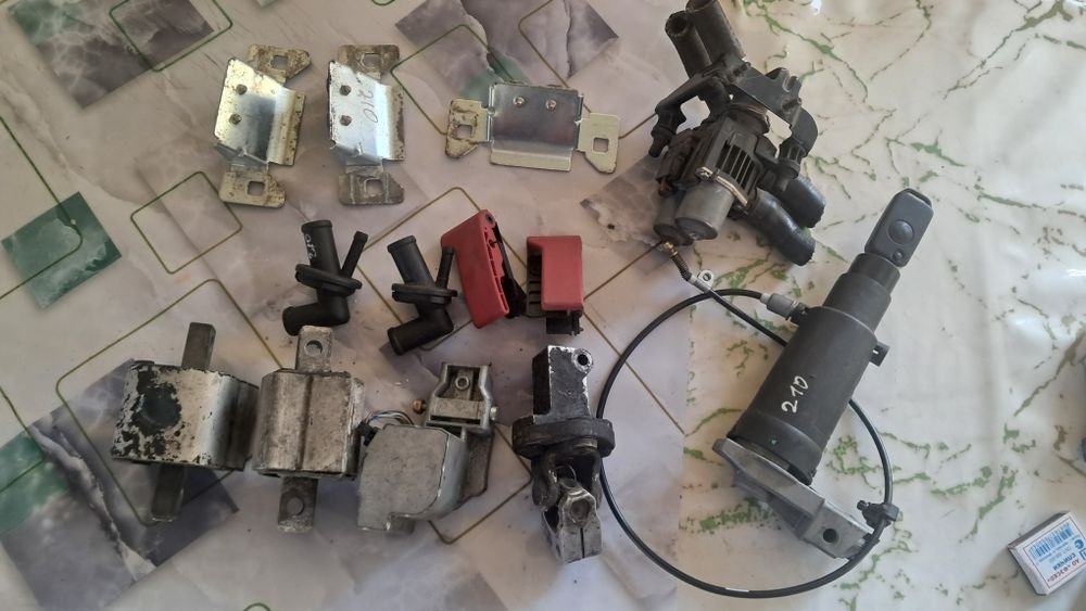 Мерс.210 Центр консоль.