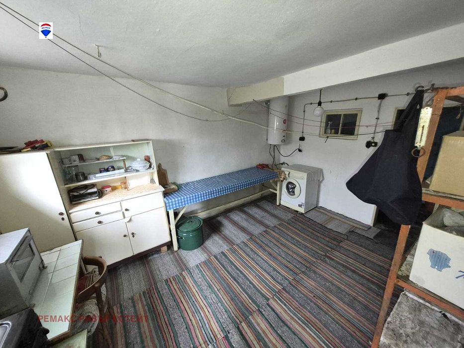 Селска къща с голям двор в с. Караманово