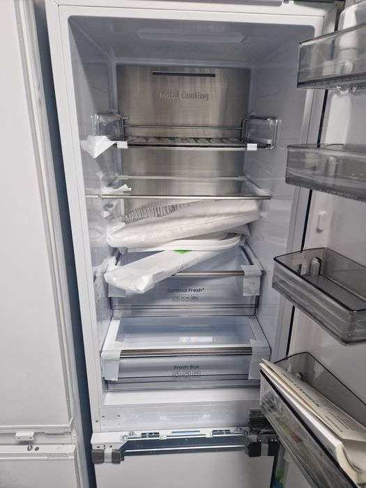Хладилник за вграждане Samsung No Frost Чисто нов