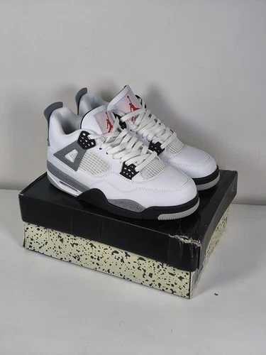 Sneakers Jordan4 White Cement cu eticheta (nu Nike, Gucci, Adidas, Balenciaga)