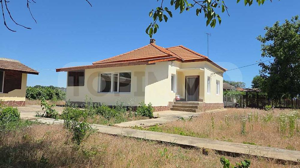 Реновирана къща в село Дропла