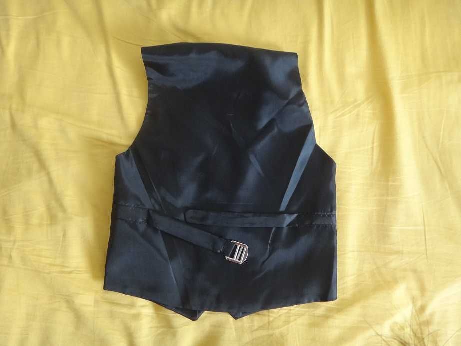 Нов Детски официален черен костюм от 3 части, размер 104-110см,за 4-5г