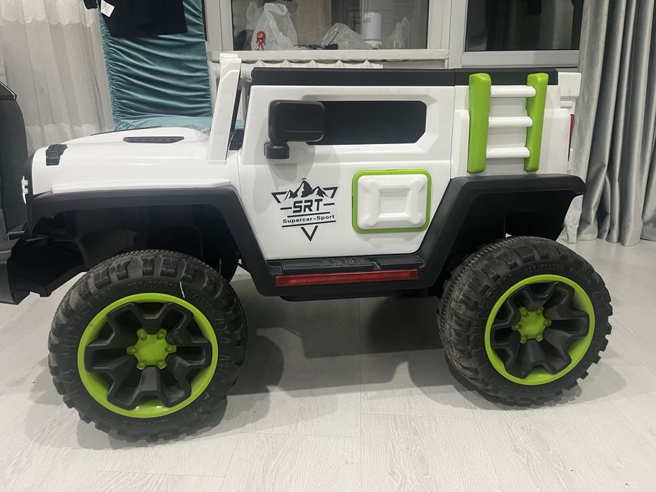 Детскую машина  электрическии