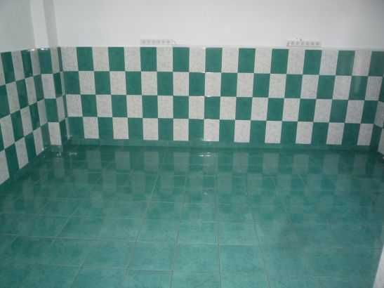 Casa cu trei camere  la curte de inchiriat.