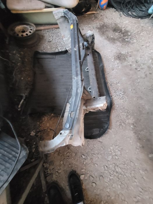 На тойоту аристу 147 телевизор